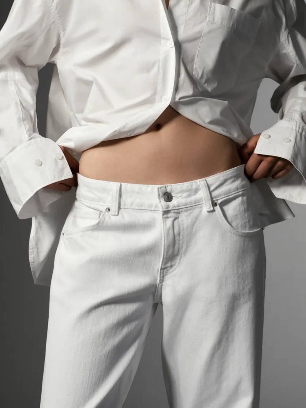 White Low Rise Wide-Leg Jeans - Clean Minimal Style - Picture 4 of 9